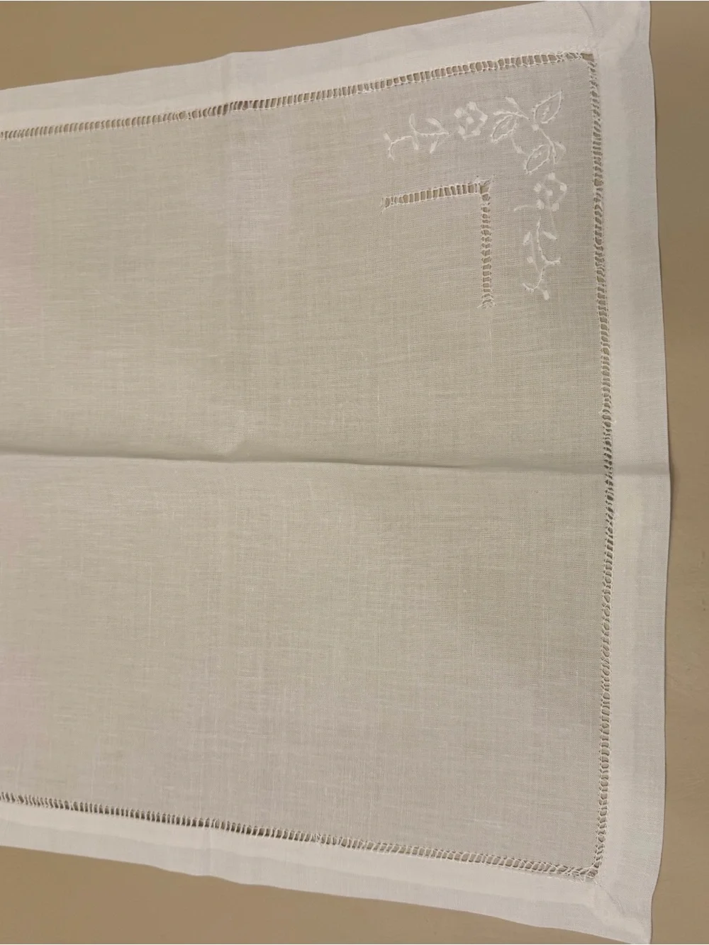 Classic White Vintage Linen Dinner Napkin Set - Elegant Embroidered Design